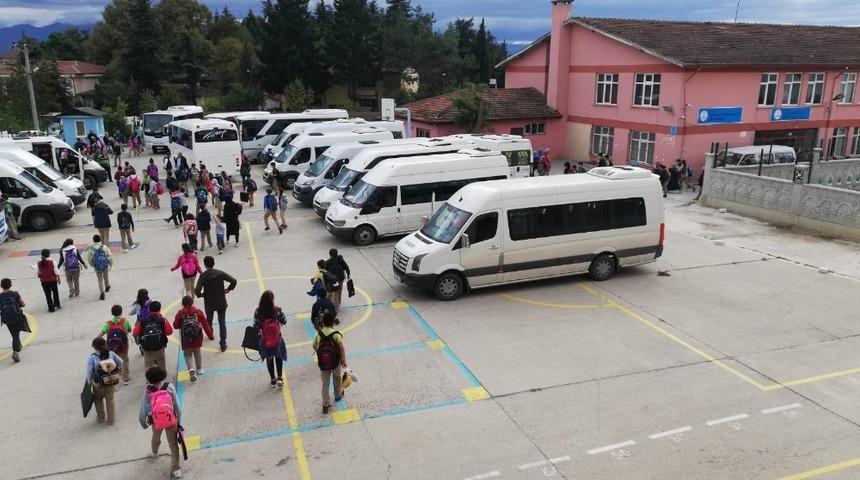 D&uuml;zce&rsquo;de 12 bin 244 &ouml;ğrenci servis ile okula gidiyor