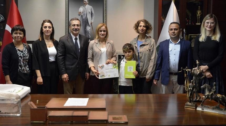 Atık pil şampiyonları &ouml;d&uuml;llendirildi