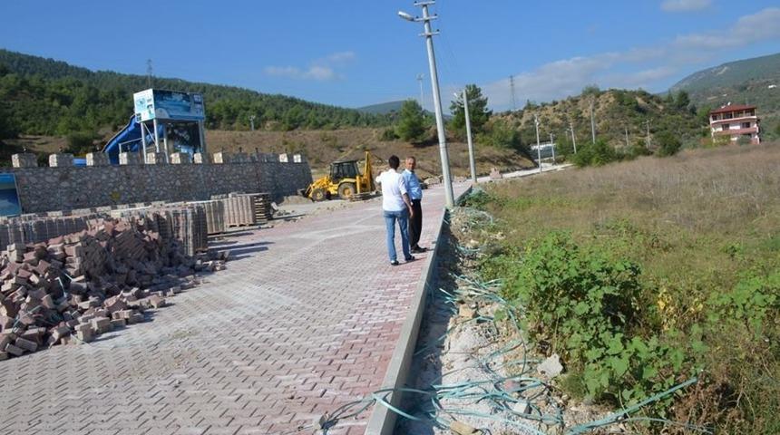 Bayırk&ouml;y&rsquo;de parke taşı d&ouml;şeme işlemleri devam ediyor