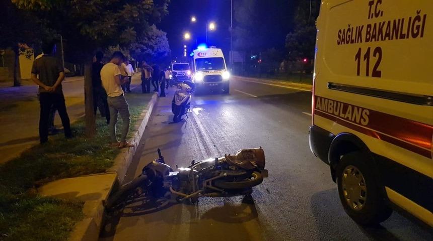 Motosiklet s&uuml;r&uuml;c&uuml;s&uuml; yaralandı