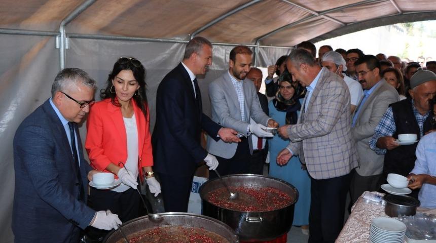 Hastanede aşure ikramı