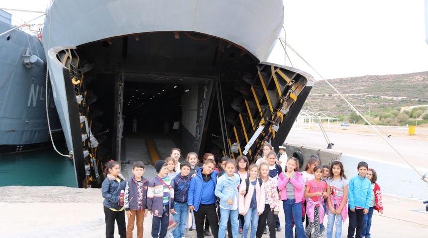 Fo&ccedil;a'da askeri gemilere ziyaret