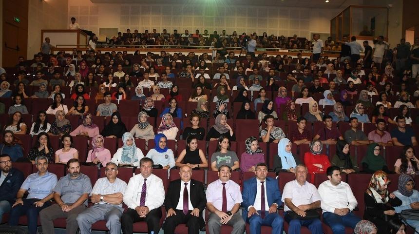 Rekt&ouml;r G&ouml;n&uuml;ll&uuml; yeni &ouml;ğrenciler ile buluştu