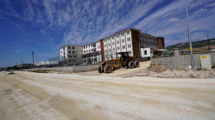 Mehmet Akif Ersoy Kız Anadolu Lisesi &ccedil;evresi asfaltlanıyor