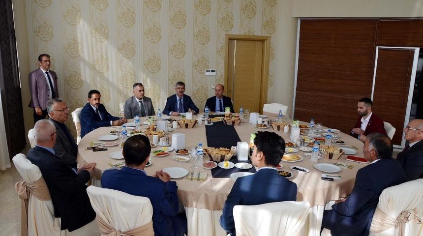 Rektör Levent, başarı üçgeni paydaşlarıyla biraraya geldi