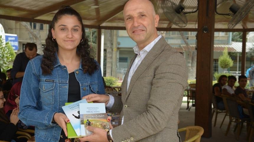 Başkan &Ouml;zbaş &uuml;niversite &ouml;ğrencileriyle bir araya geldi