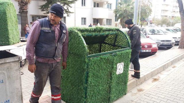 Burhaniye’de çöp konteynerleri yeşillendi