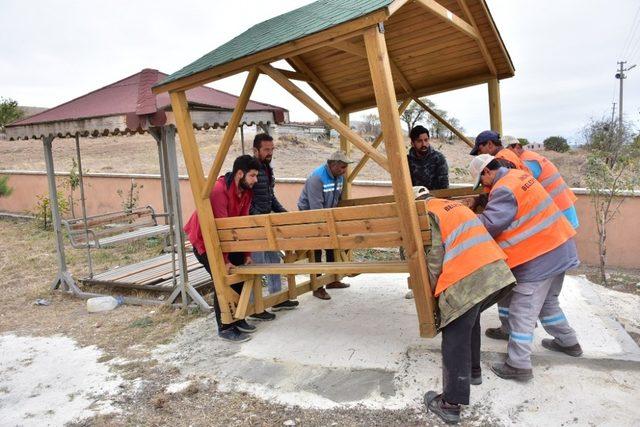 İnönü Belediyesi parkları kamelyalar ile donattı