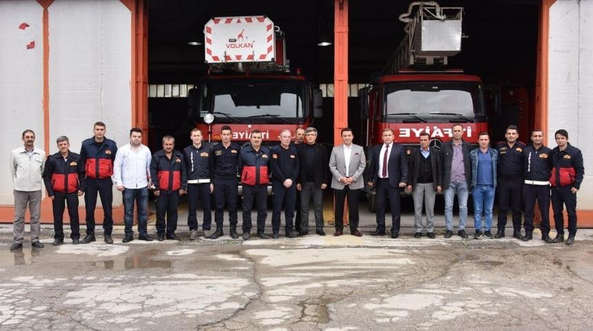 Boz&uuml;y&uuml;k Belediye Başkanı Fatih Bakıcı, itfaiye personeli ile bir araya geldi