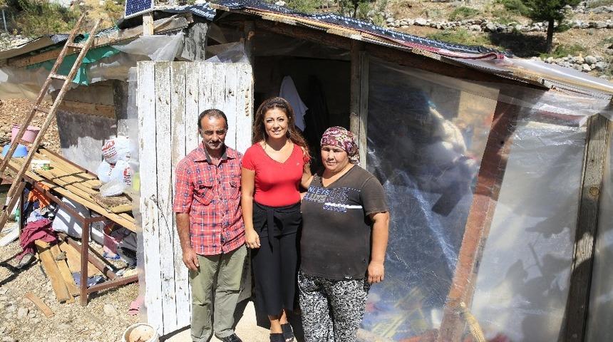 590 lirayla 4 çocuk okutmaya çalışan babaya, başkanın eşinden yardım eli