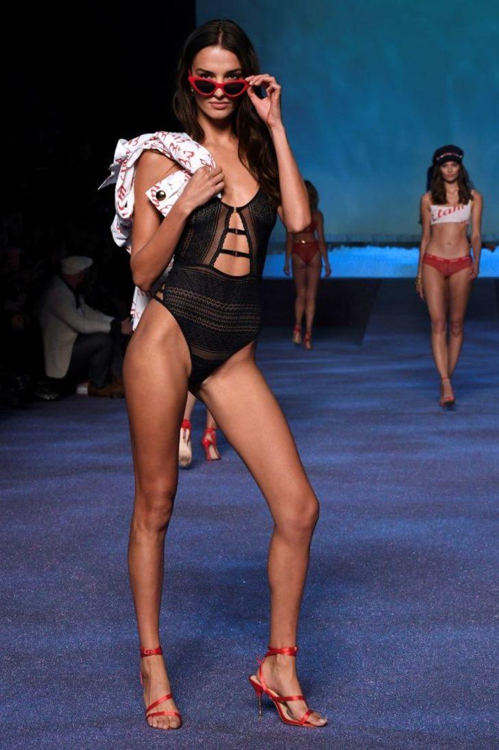 Nefes kesen defile! Gözlerini ayıramadılar G1