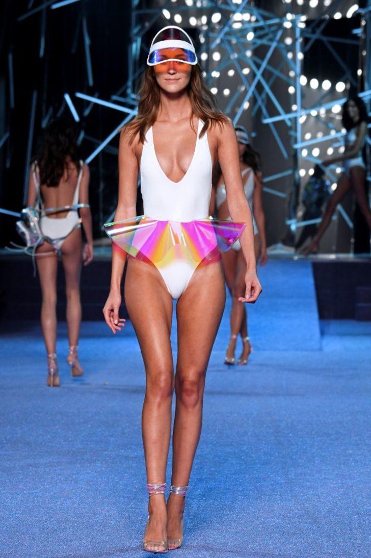 Nefes kesen defile! Gözlerini ayıramadılar G4