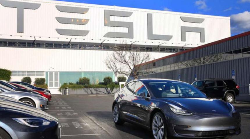Tesla müşterisi Elon Musk’a sitem etti!