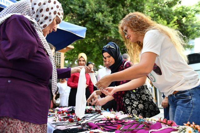 Mersin’de el emeği göz nuru iğne oyaları görücüye çıktı