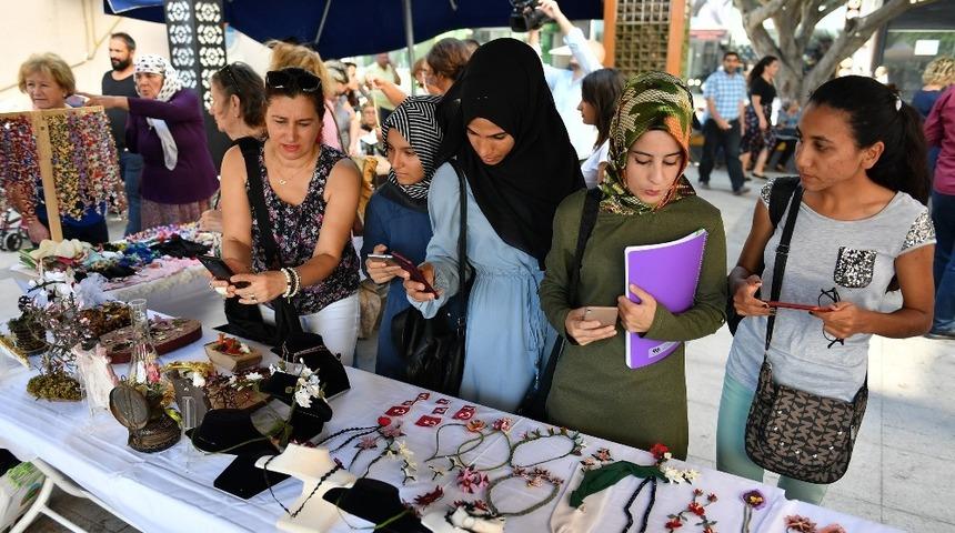Mersin&rsquo;de el emeği g&ouml;z nuru iğne oyaları g&ouml;r&uuml;c&uuml;ye &ccedil;ıktı
