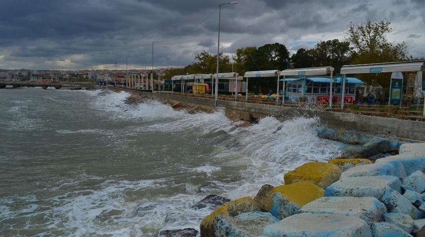 Aydın&rsquo;da fırtına &ouml;ncesi hava değişti