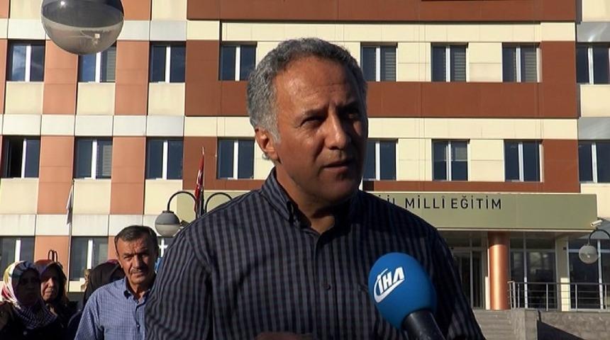 T&uuml;m-İş Konfederasyonu işten &ccedil;ıkartılan servis elemanları i&ccedil;in basın a&ccedil;ıklaması yaptı