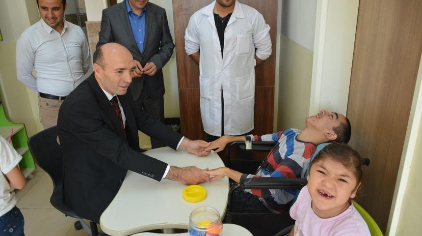 Milli Eğitim M&uuml;d&uuml;r&uuml; Şahinkaya &ouml;zel &ccedil;ocuklarla bir araya geldi