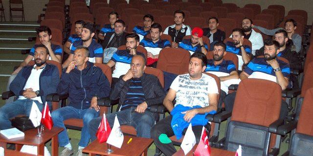 Salihli’de futbolculara motivasyon semineri