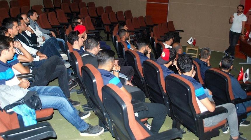 Salihli&rsquo;de futbolculara motivasyon semineri