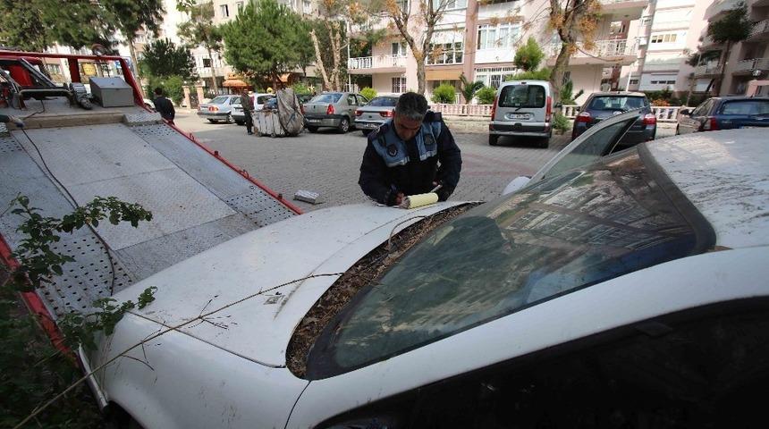 Bayraklı&rsquo;da hurda ara&ccedil;lara ge&ccedil;it yok