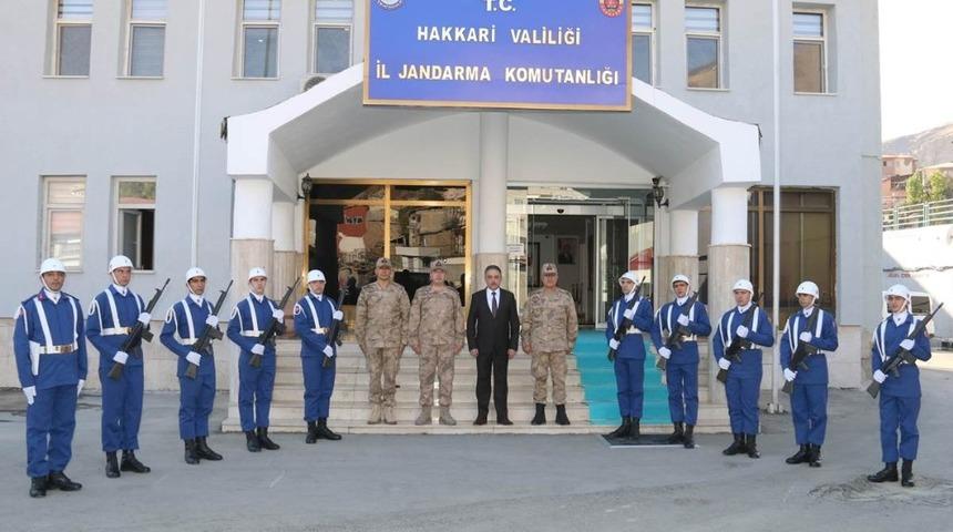 Vali Toprak&rsquo;tan Tuğgeneral &Ouml;zt&uuml;rk&rsquo;e ziyaret