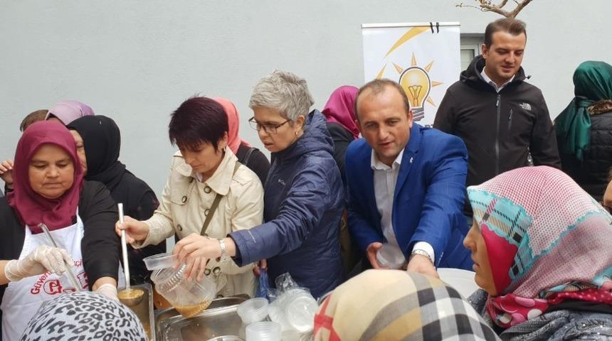 AK Parti Biga Kadın Kollarından aşure ikramı