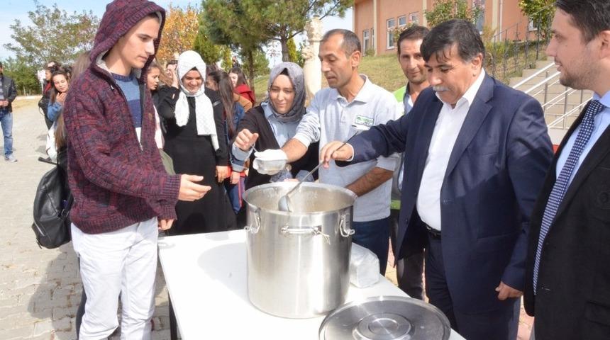 &Ouml;ğrenciler, sosyal medya &uuml;zerinde aşure istedi, Başkan Koca &ccedil;ağrıya sessiz kalmadı