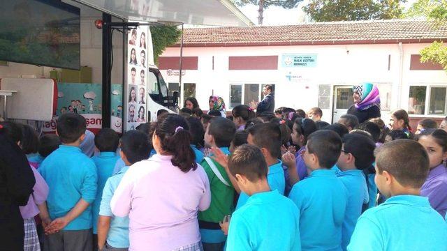 Mobil Sağlıklı Yaşam aracı Hisarcık’ta öğrencilerle ve halkla buluştu