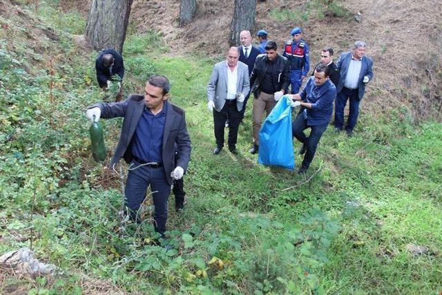 200 öğrenci çevre şenliğinde mesire alanını temizledi