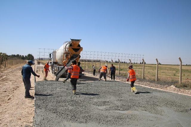 Ceylanpınar’da beton yol çalışmaları devam ediyor