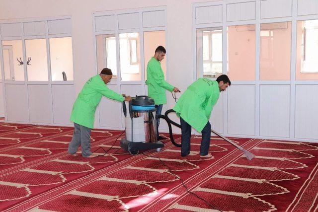 Siirt’te camilerde temizleme çalışması başlatıldı
