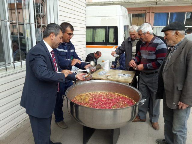 Pazarlar Belediyesi 5 bin kişiye aşure dağıttı