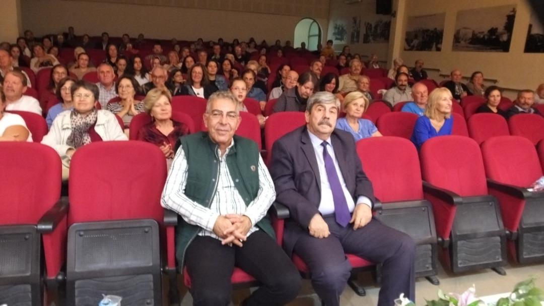 Burhaniye&rsquo;de İzmirli amat&ouml;rlerin m&uuml;zikli oyunu ilgi g&ouml;rd&uuml;