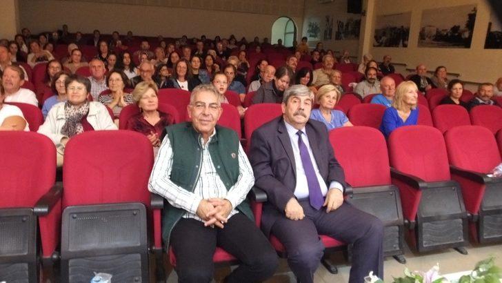 Burhaniye’de İzmirli amatörlerin müzikli oyunu ilgi gördü G1