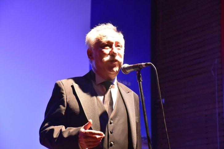 Altan Erkekli, Edremit’te Tuncel Kurtiz anısına sahneye çıktı G3