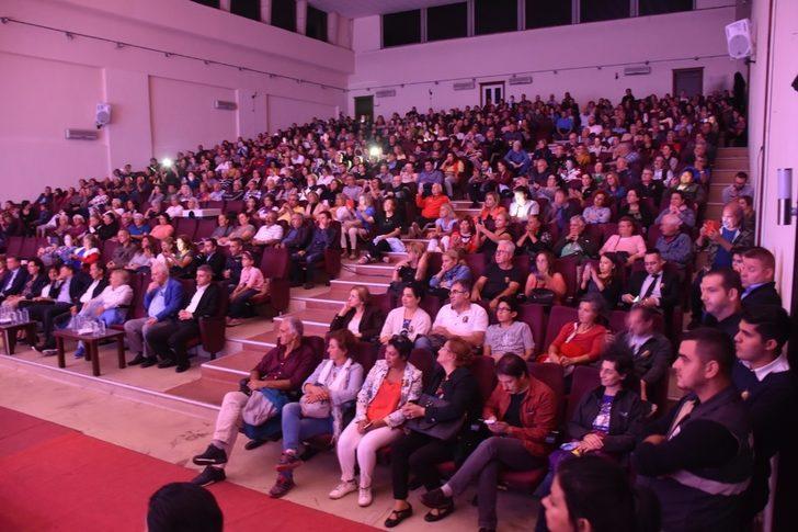 Altan Erkekli, Edremit’te Tuncel Kurtiz anısına sahneye çıktı G5