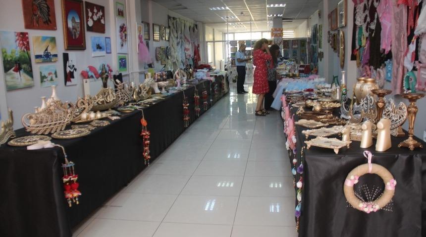 Elazığ’da 520 hastanın el emeği görücüye çıktı