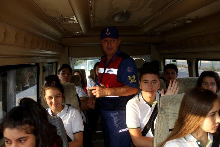 Fethiye’de jandarma okul servislerini mercek atına aldı G3