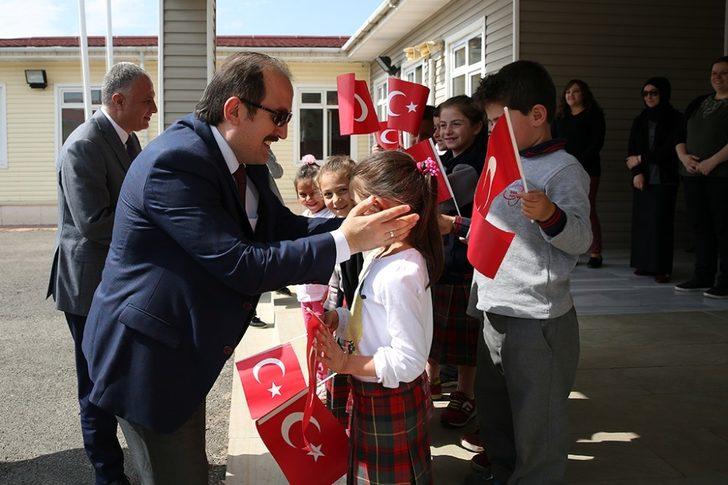 Vali Pehlivan, ilkokul, ortaokul ve Çimağıl Mağarası’nda incelemelerde bulundu G1