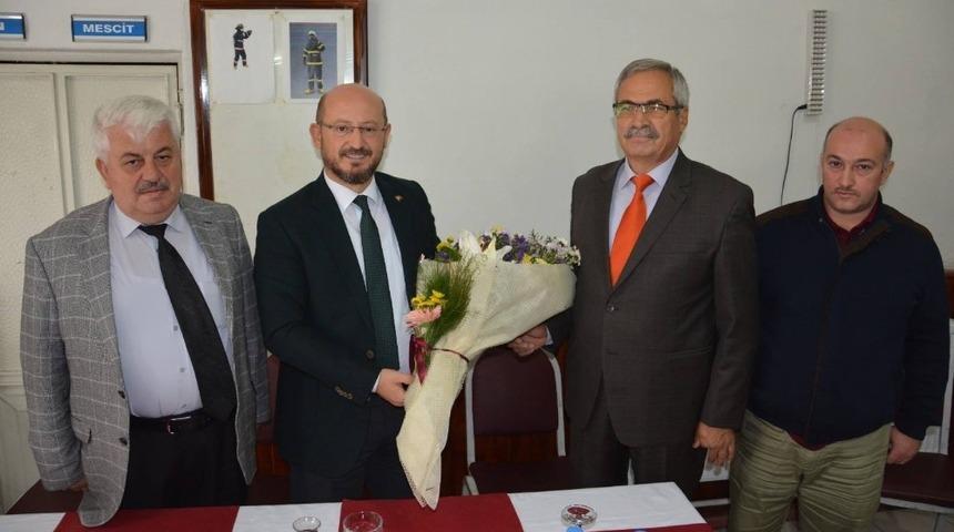 Başkan &Ouml;zcan itfaiyecilerle kahvaltı yaptı