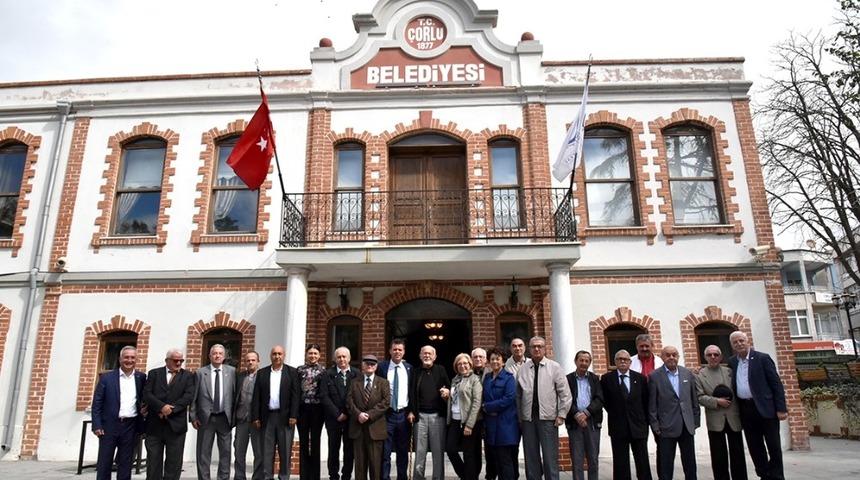 Başkan Sarıkurt eski meclis &uuml;yeleri ile buluştu
