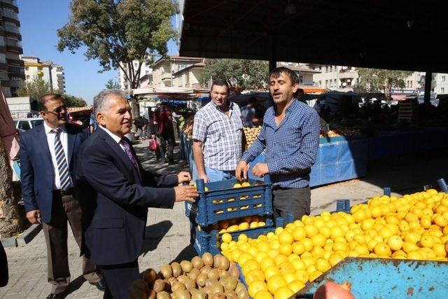 Başkan Büyükkılıç Hürriyet Semt Pazarında