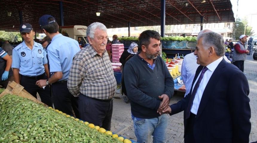 Başkan B&uuml;y&uuml;kkılı&ccedil; H&uuml;rriyet Semt Pazarında