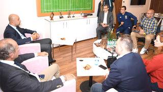 Tolunay Kafkas Fenerbahçe heyetiyle bir araya geldi