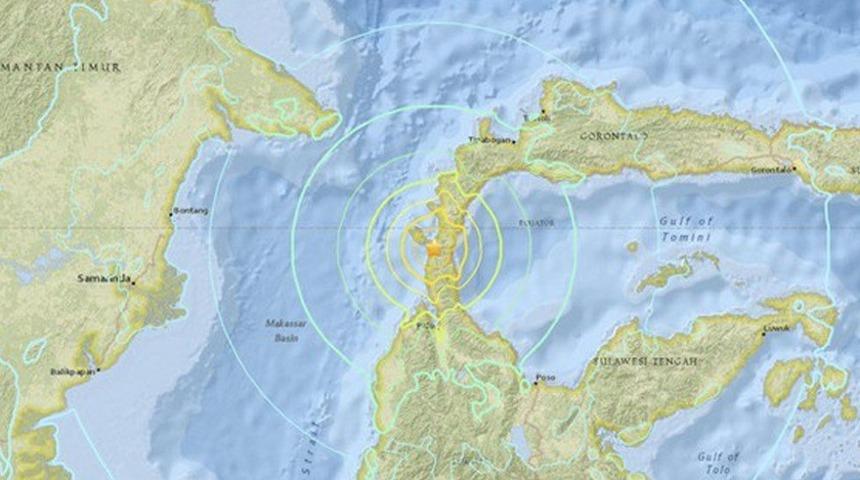Endonezya'da 7,5 şiddetinde deprem!