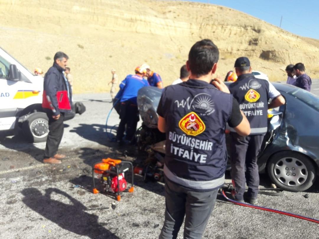 Otomobille tır &ccedil;arpıştı: 1 yaralı