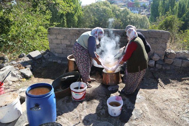 Develi’de üzüm pekmezi yapımı başladı