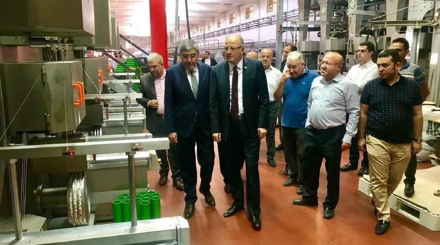 Milletvekili Ko&ccedil;er, halı ve makine &uuml;reticileri ile bir araya geldi