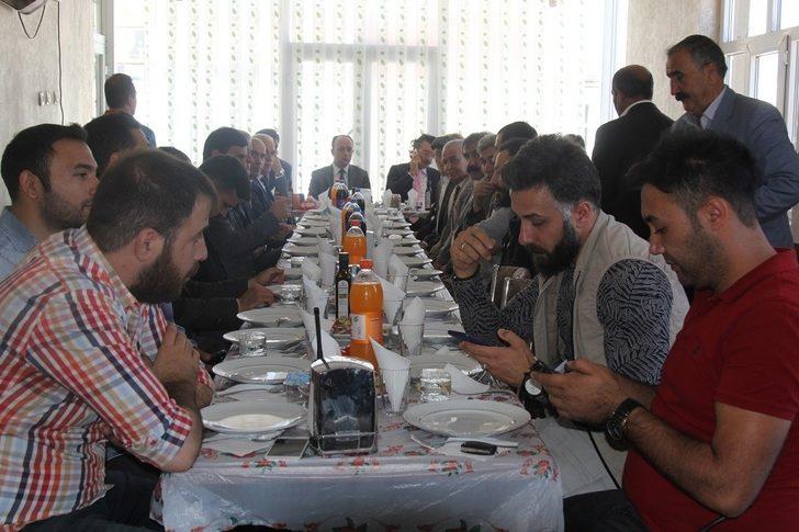 Başkale Spor Kulübünden kaynaşma yemeği G1